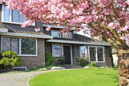 3 Signs It’s Time To Update Your Exterior Paint This Spring