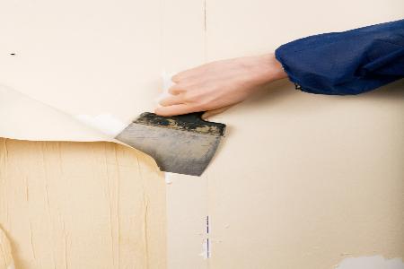 The Pros of Leaving Wallpaper Removal to the Pros